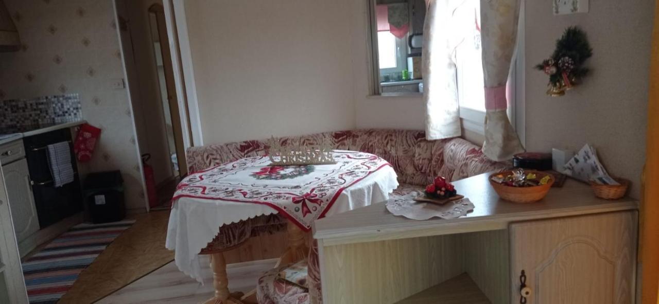Kupai Apartman Tiszaujvaros Exterior foto