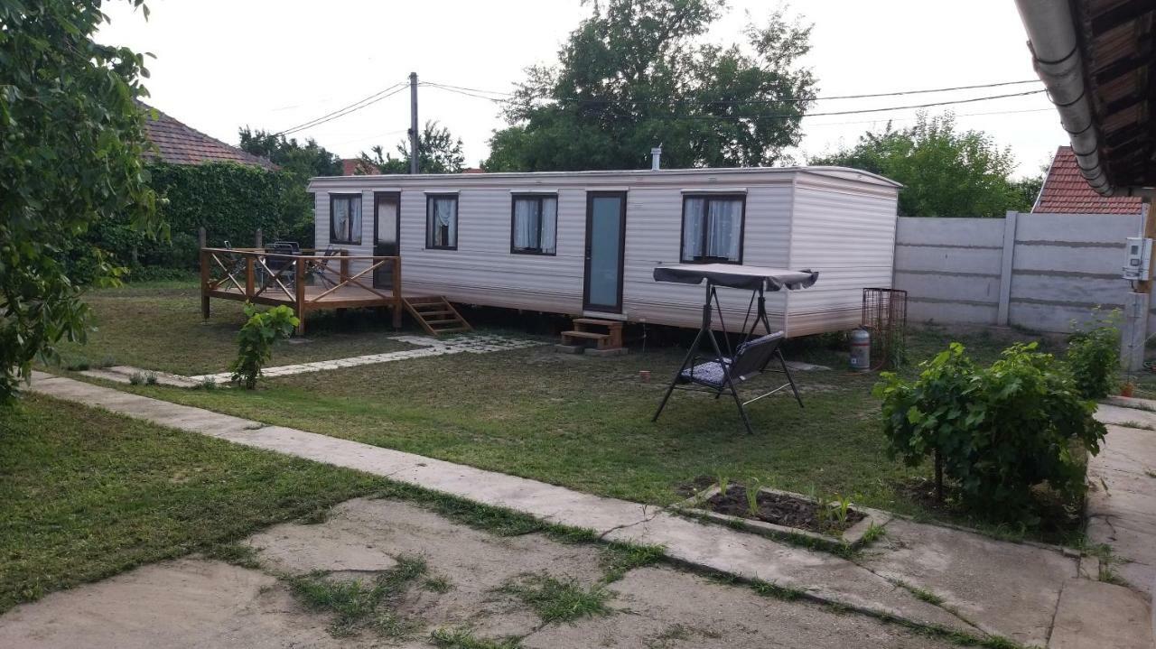 Kupai Apartman Tiszaujvaros Exterior foto