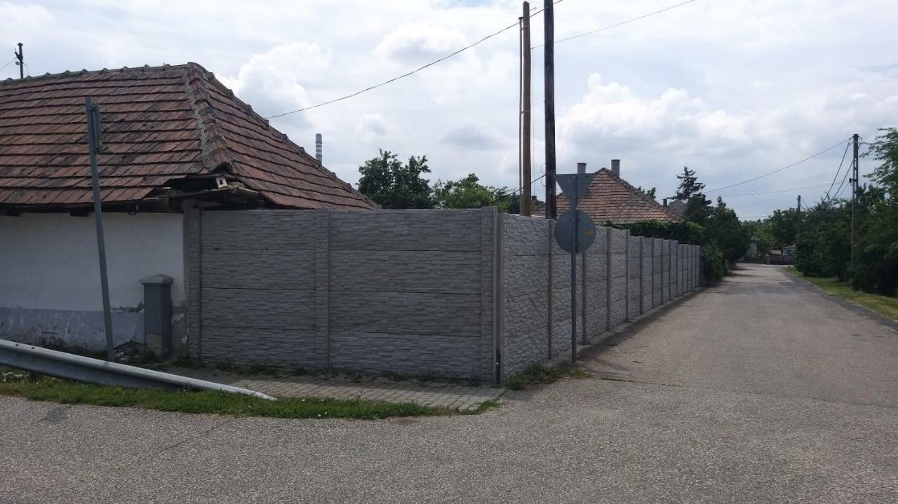 Kupai Apartman Tiszaujvaros Exterior foto